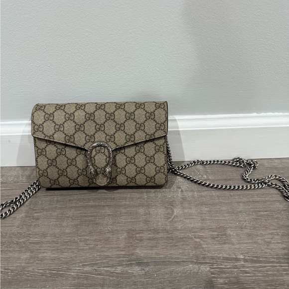Gucci Beige Monogram Crossbody Bag - Picture 1 of 3